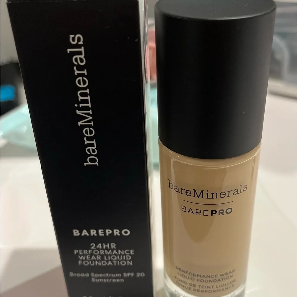 bareMinerals BAREPRO 24HR liquid foundation - Golden Ivory